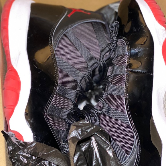 Jordan bred 11 gently used - Picture 8 of 8